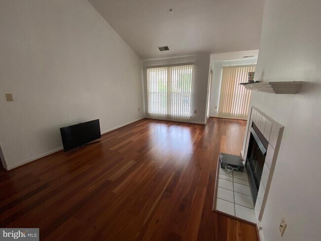 Building Photo - 3109 River Bend Ct