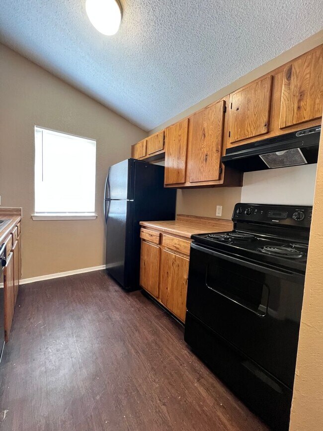 Building Photo - 9706 Eastwend Dr
