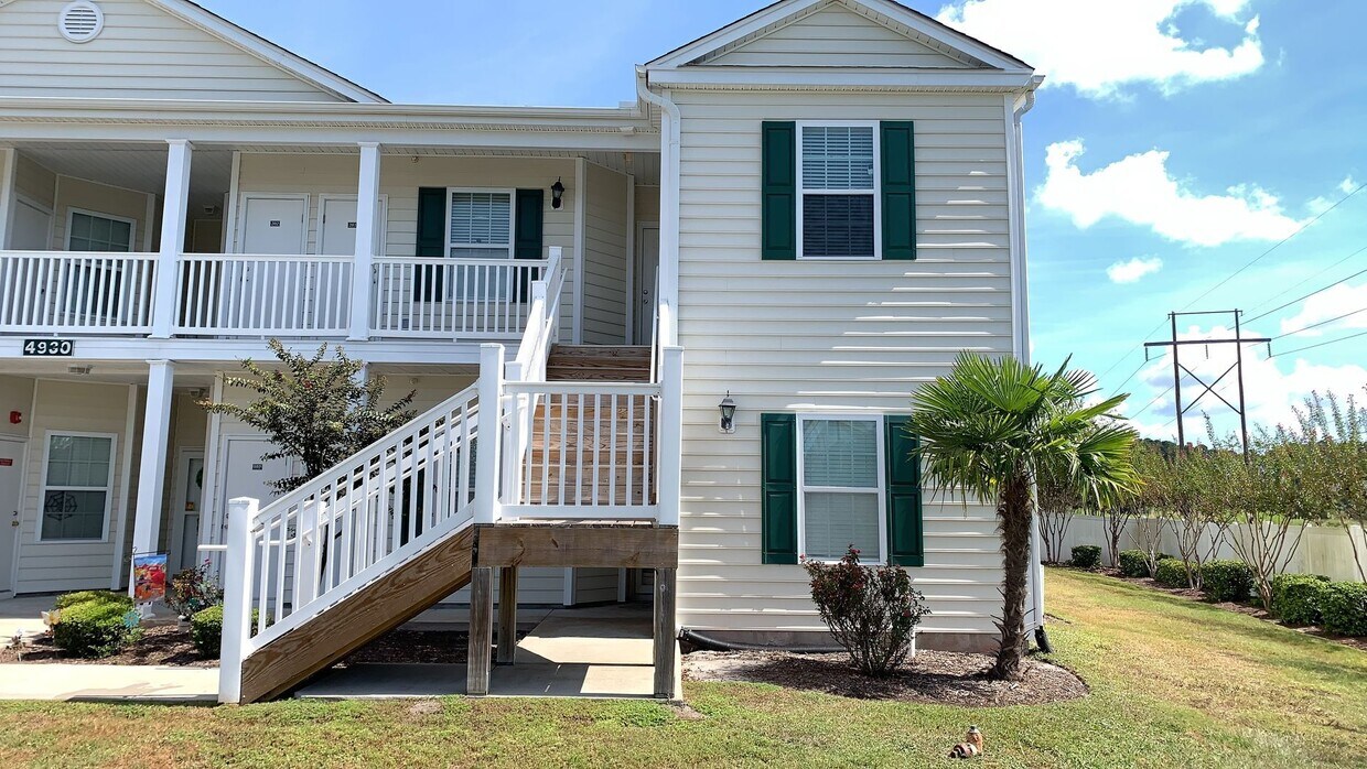Foto principal - 3-Bedroom, 2Bath Condo end unit