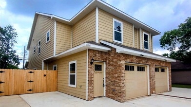 Building Photo - 1707 Ash Crescent St