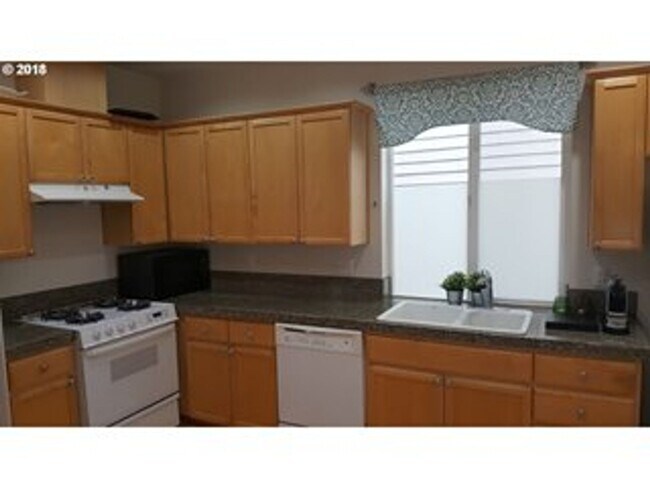 Building Photo - Arbor Vineyard 3 Bedroom House!