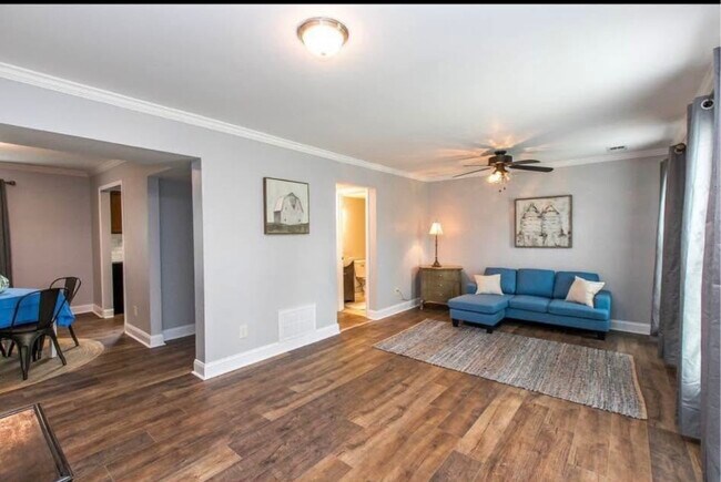 Foto del edificio - 215 Hedgewood Ct