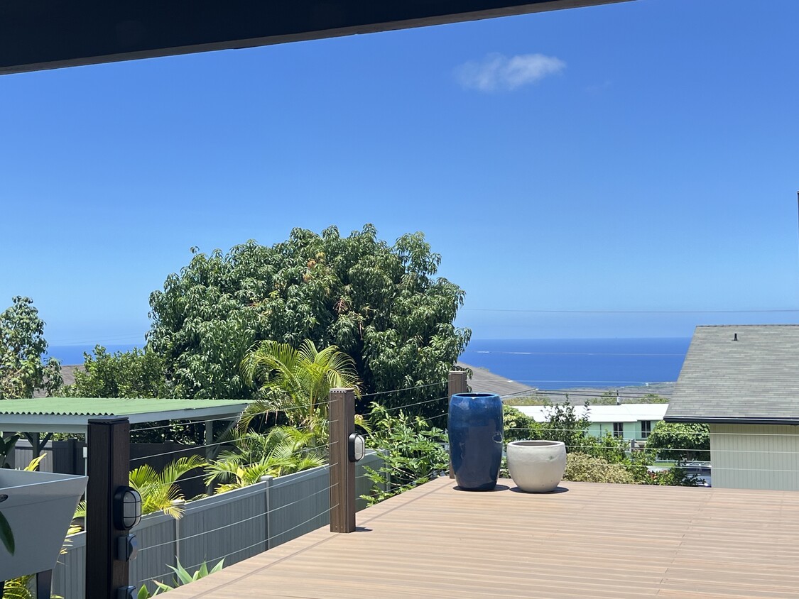 Expansive Ocean-View Deck – perfect for sunset dining and relaxing outdoors - 74-5054 Kealapua St
