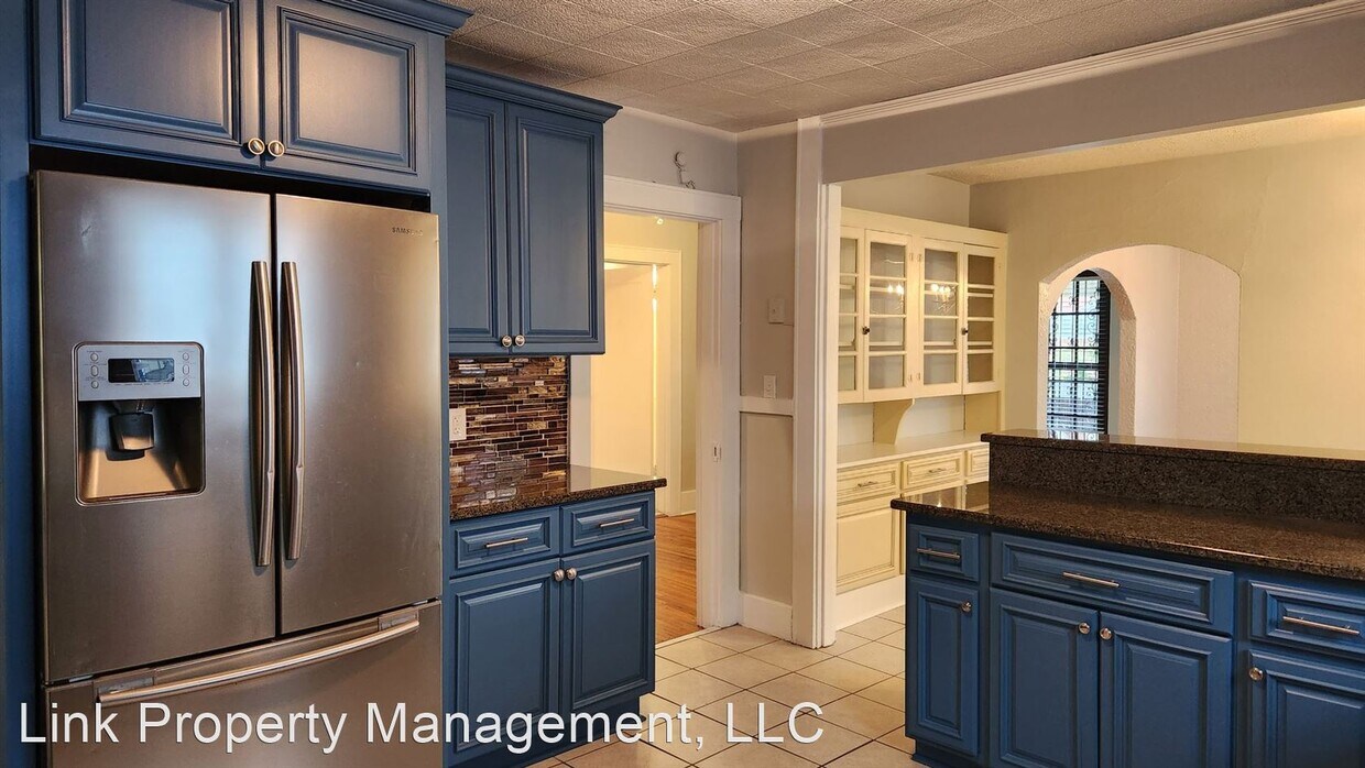 Foto principal - 4 br, 2 bath House - 2509 E 4th St
