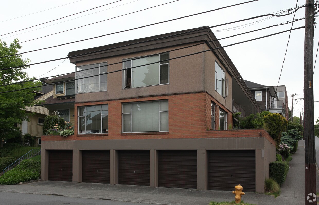 Building Photo - 500 E Roy St