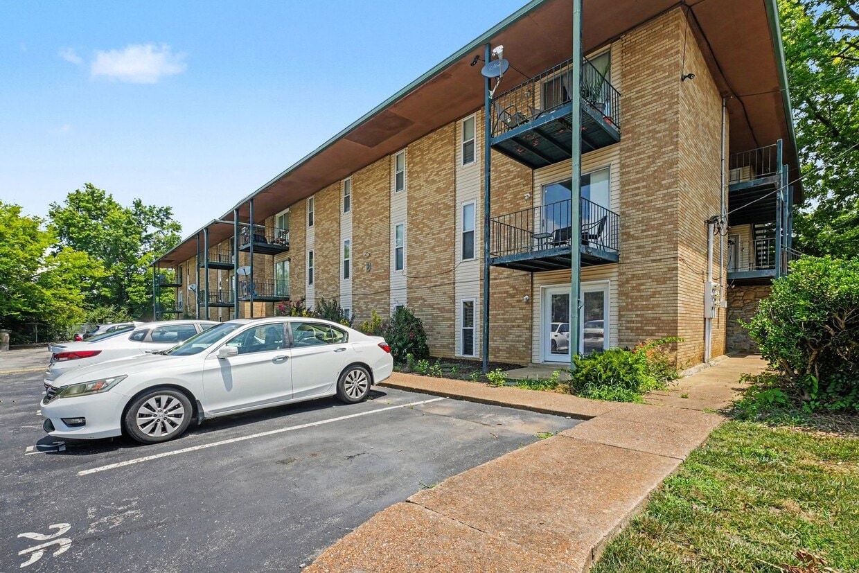 Photo - 2-Bedroom Ground Floor Condo for Rent in Madison – Great Location at 555 N. DuPont Ave. #B-26