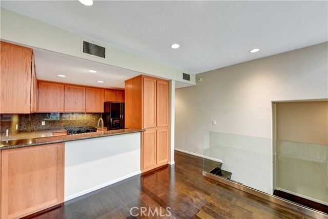 Building Photo - 6316 Marina Pacifica Dr N