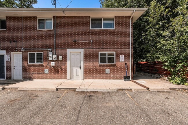 Building Photo - 5 bedroom and 4 bathrooms!! University Hill