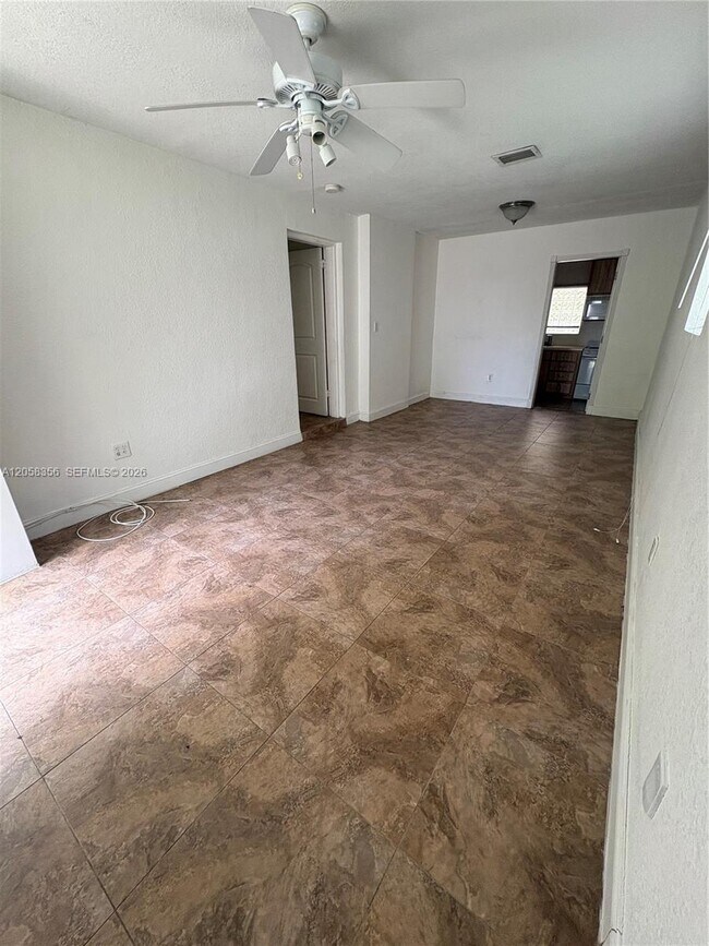 Foto del edificio - 410 Pinecrest Dr