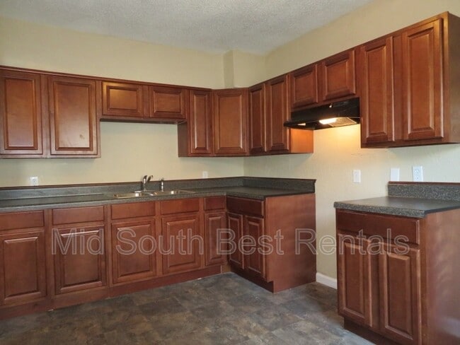 Building Photo - 479 Rosewood Ave