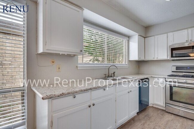 Building Photo - 11906 N Fairhollow Ln