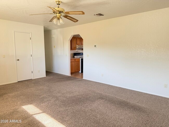 Foto del edificio - 426 E Elm St