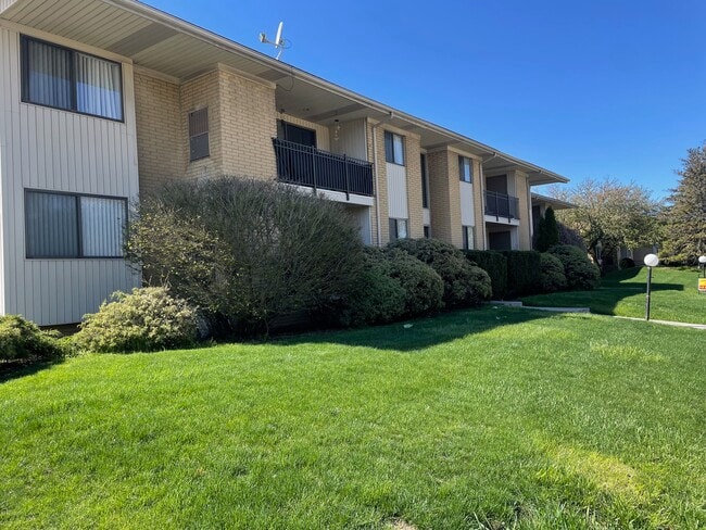 Building Photo - Courtview Garden Apartments