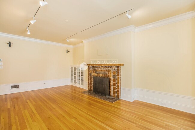 Building Photo - 747 Leavenworth St