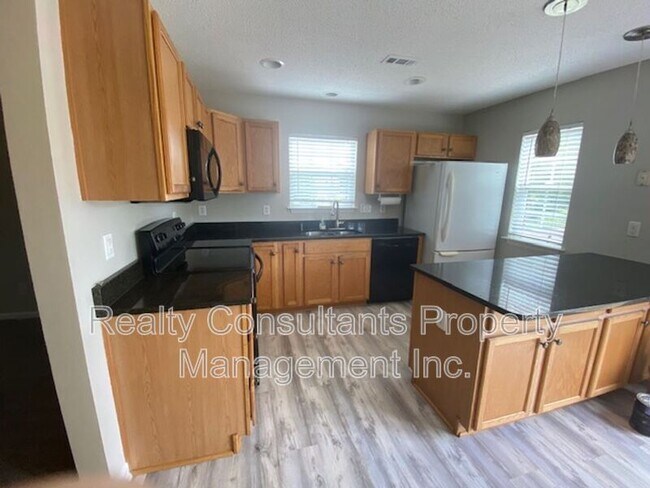 Foto del edificio - 96 Tannenbaum Cir