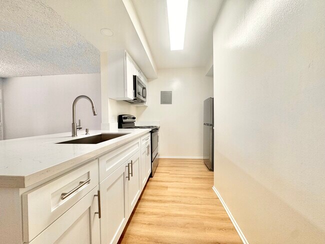 Foto del edificio - 17821 Sherman Way