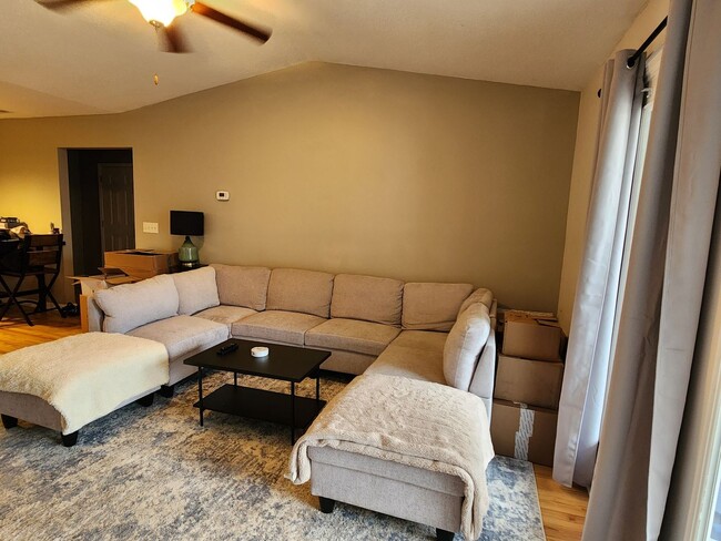 Building Photo - CONDO WITH AMENITIES - POOL VIEW!!!