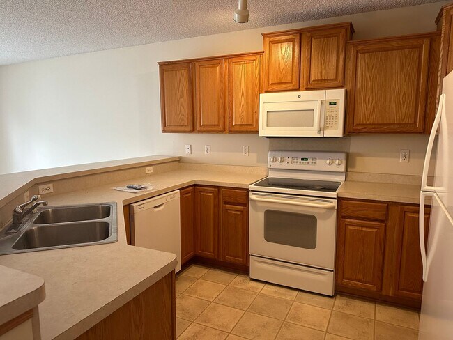 Foto del edificio - Great Savage location near Target! 2BR/2.5...
