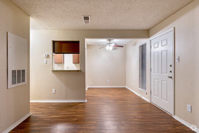 1BR, 1BA - 614SF - Entry - Ridgeway