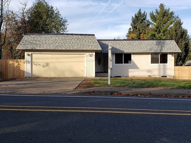 Photo - 7913 SE Clackamas Rd House