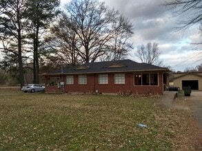 Building Photo - 730 Hale Rd