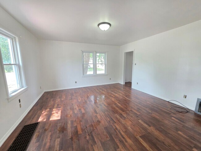 Foto del edificio - 4 Bed 2 Bath Single Family Home in Wiscons...