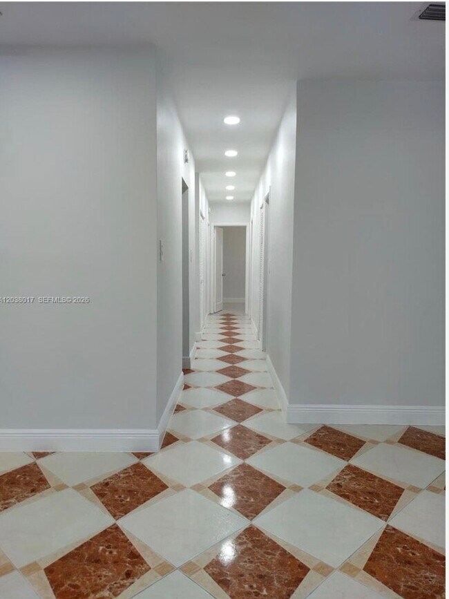 Foto del edificio - Northwest 190th Street, Miami Gardens, FL 33169 - 4 BR 2 BA detached house