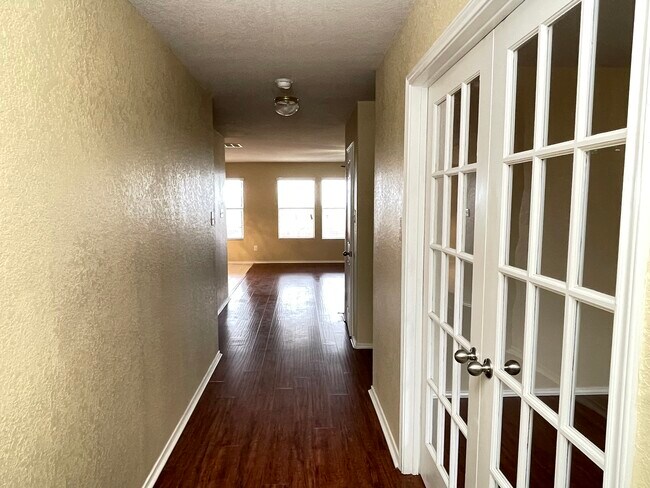 Foto del edificio - 3931 Mahogany Cove