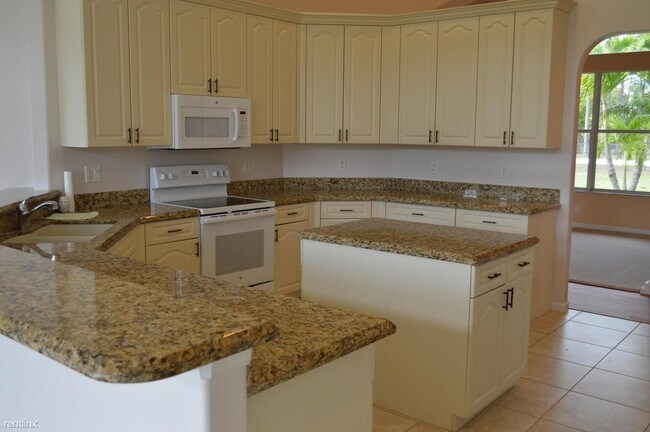 Building Photo - 4 br, 3.5 bath House - 11066 57thrd Road N