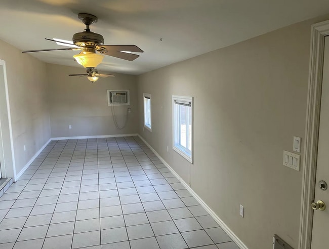Building Photo - 128 E Hermosa Dr