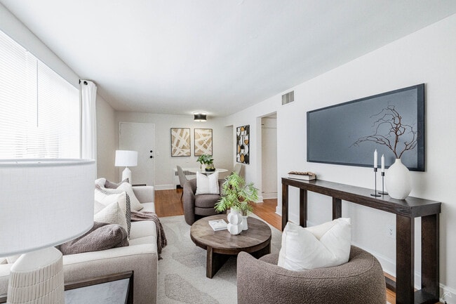 Building Photo - The Shelton at Cameron Court