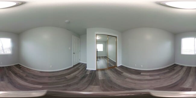 Building Photo - Upstairs 2 Bedroom/1 Bath Apartment with Garage in Charming and Well Maintained Four-Plex