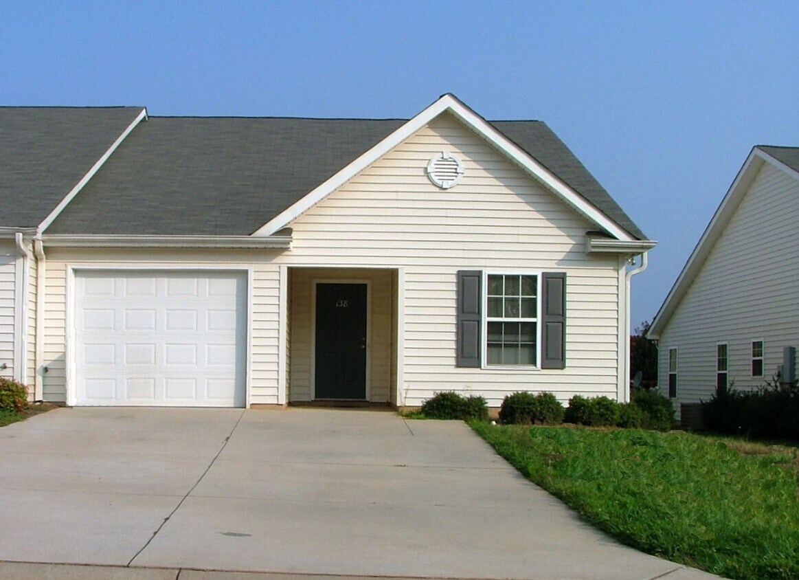 Primary Photo - 140 Springwood Ln
