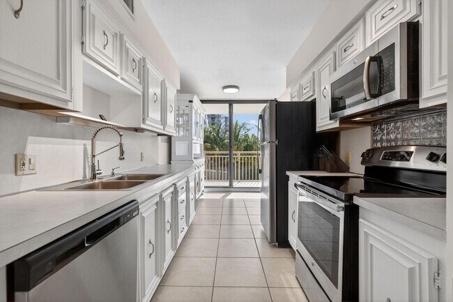 Foto del edificio - 3400 N Ocean Dr