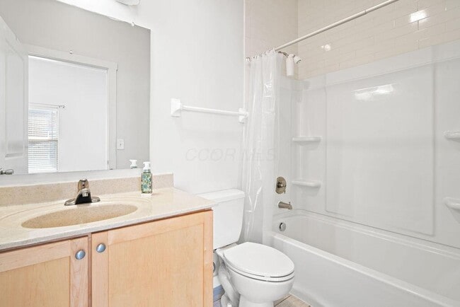 Building Photo - 995 S Wall St