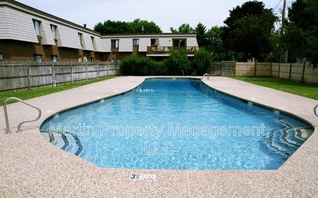 Building Photo - 3 Hallmark Gdns