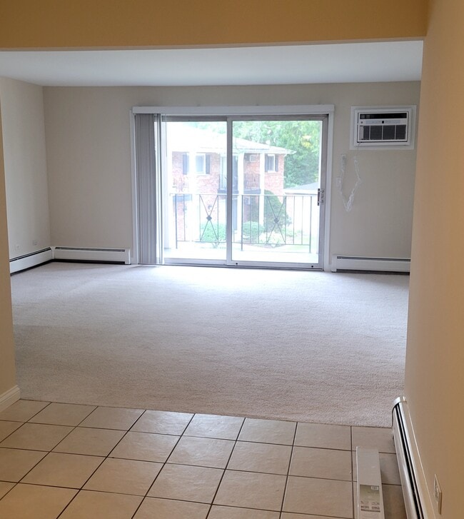 Building Photo - 2099 Vernon Dr
