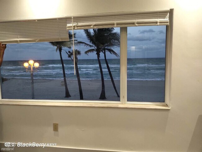 Foto del edificio - 3411 N Surf Rd