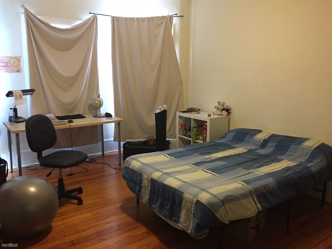 Building Photo - 2 br, 1 bath  - 132 1/2 Oxford St Apt 2