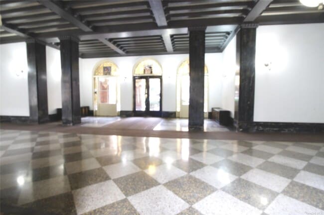 Foto del edificio - 62-98-98 Saunders St