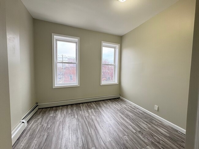 Building Photo - 114 Mallory Ave