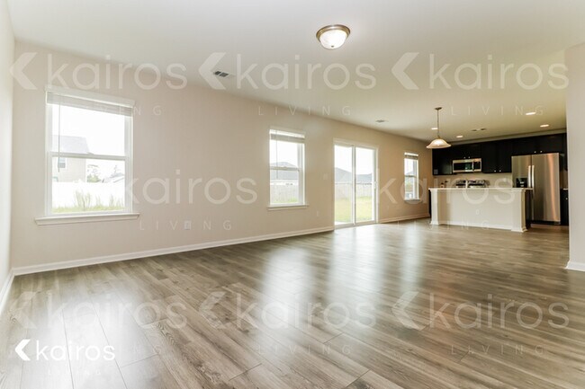 Building Photo - 22 Red Oak Dr.