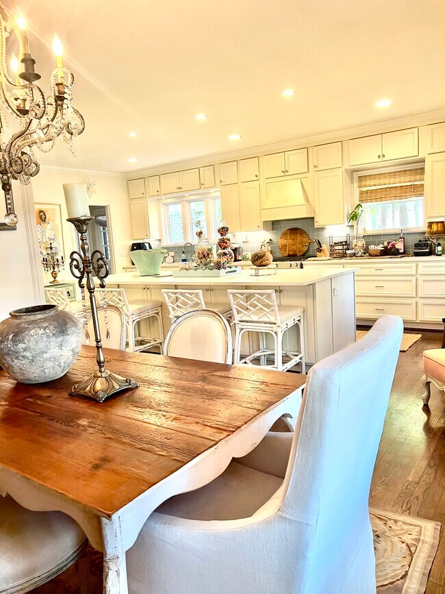 Foto del edificio - 6421 Westchester Dr
