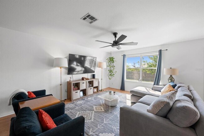 Foto del edificio - 13001 Carillon Way
