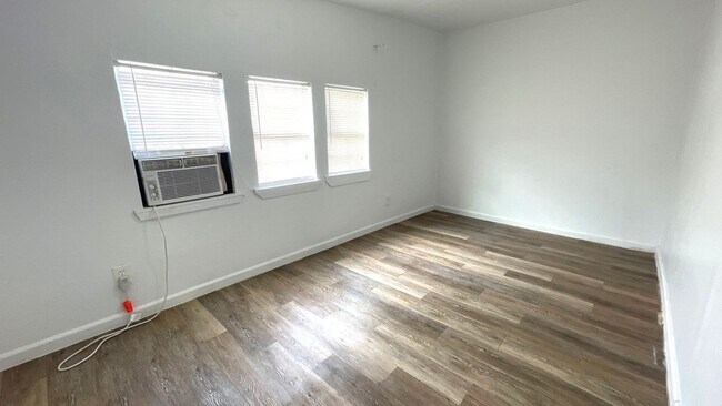 Building Photo - 5523 Avenue O 1/2 Ave