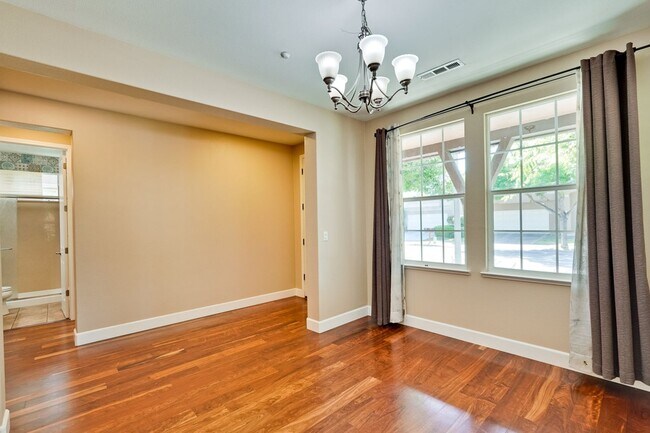 Building Photo - Beautiful 4 Bed 3 Bath Ardenwood Home!