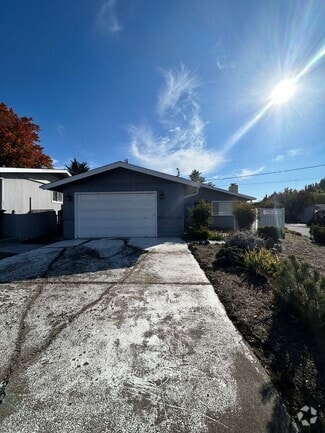 Building Photo - 2120 E McAndrews Rd