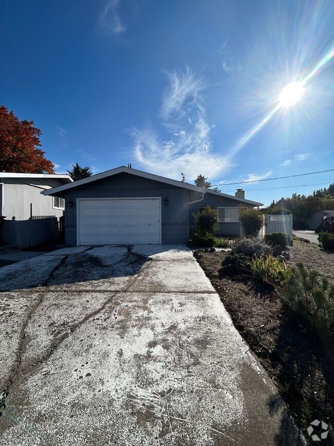 Building Photo - 2120 E McAndrews Rd
