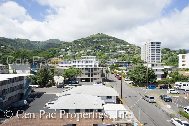 Building Photo - Pet Friendly Studio in Makiki