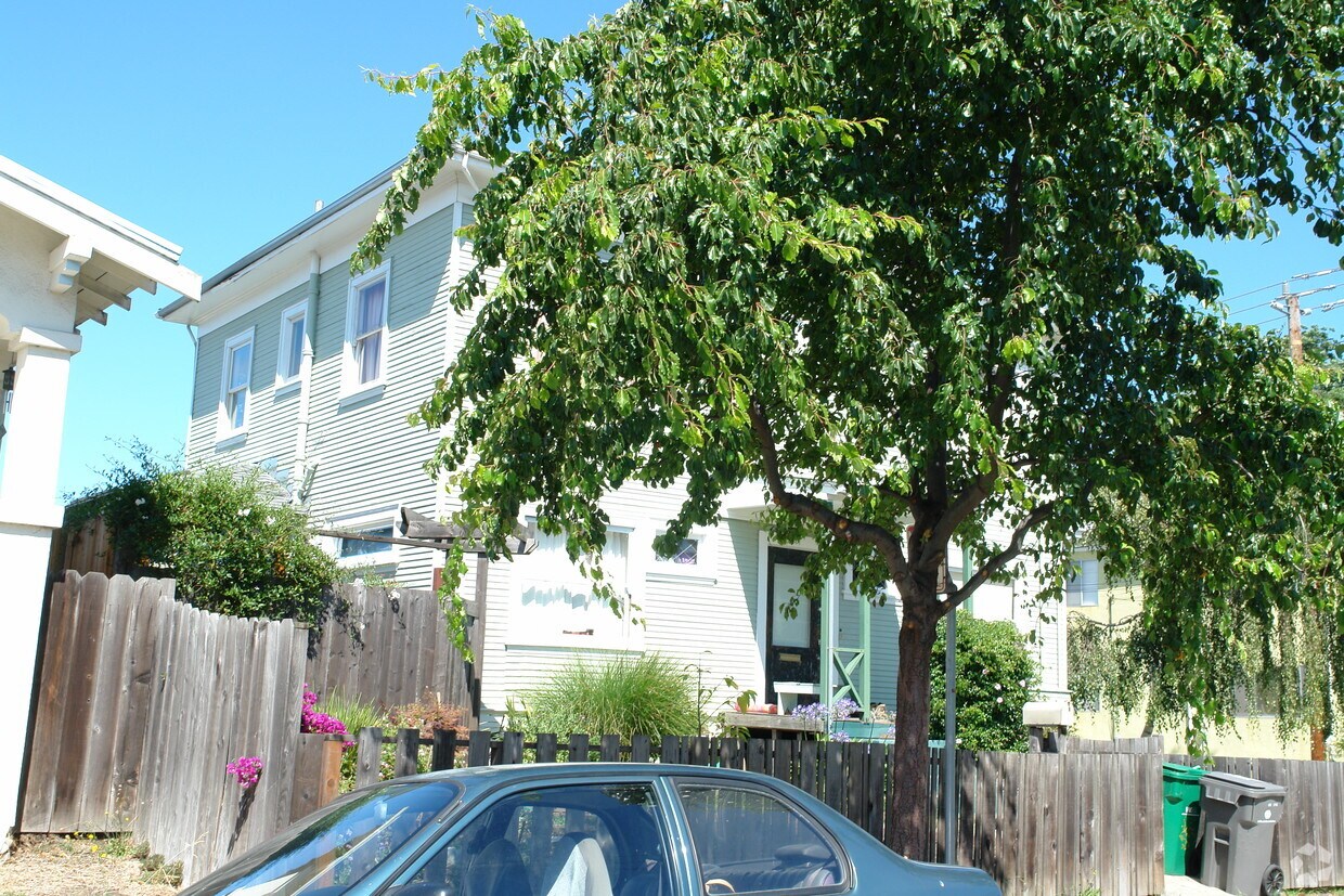 Building Photo - 5671 Genoa St